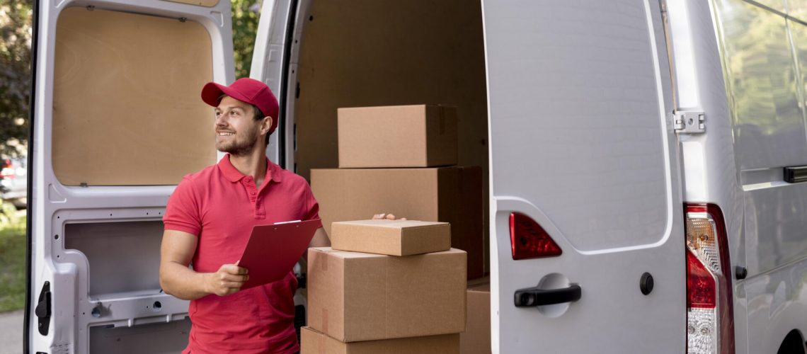 delivery-man-with-clipboard